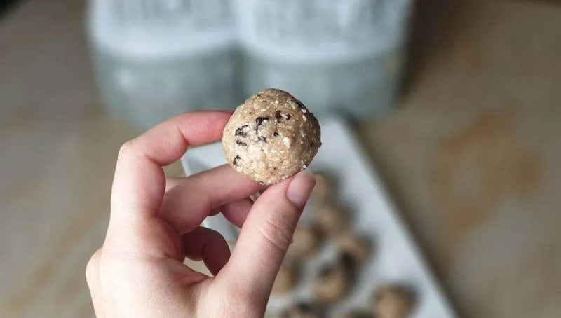Raisin Cookie Protein Balls